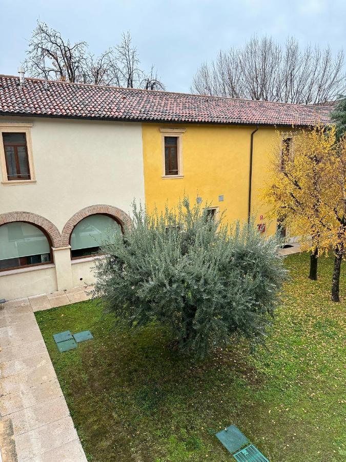 Domus San Bernardino Bed and Breakfast Verona Exteriör bild